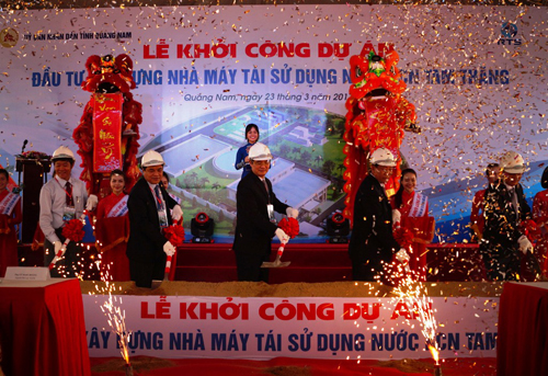 Lãnh đạo các bộ ngành trung ương và tỉnh Quảng Nam thực hiện nghi thức khởi công.