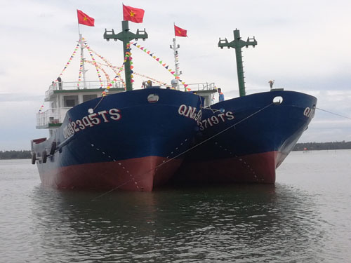 Hạ thủy đôi tàu vỏ thép trên cho ngư dân Quảng Nam.