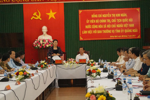 Quang cảnh buổi làm việc của Chủ tịch Quốc hội Nguyễn Thị Kim Ngân với tỉnh Quảng Ngãi