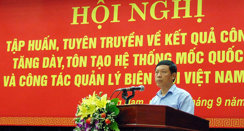  Phó Trưởng ban Tuyên giáo Trung ương Phạm Văn Linh phát biểu tại hội nghị