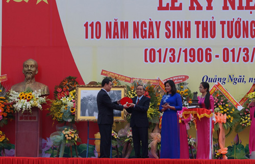 Tiếp nhận các kỷ vật liên quan đến Thủ tướng Phạm Văn Đồng