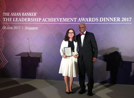 Lãnh đạo SeABank nhận giải thưởng “Nhà lãnh đạo ngân hàng trẻ triển vọng Việt Nam”