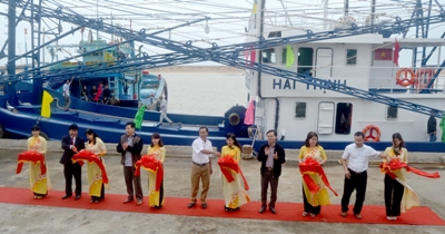 Phú Yên: Ngư dân nhận tàu cá đóng mới từ nguồn vốn Agribank