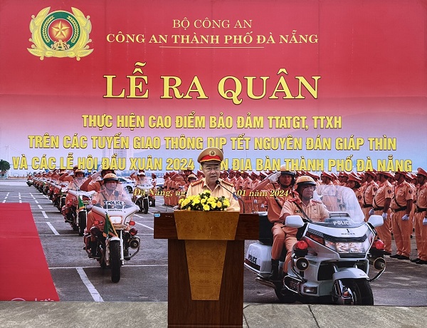 Đại tá Phan Ngọc Truyền phát biểu tại Lễ ra quân.