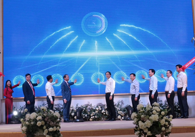 Lãnh đạo tỉnh Lào Cai nhấn nút khai trương cổng thông tin hỗ trợ doanh nghiệp 