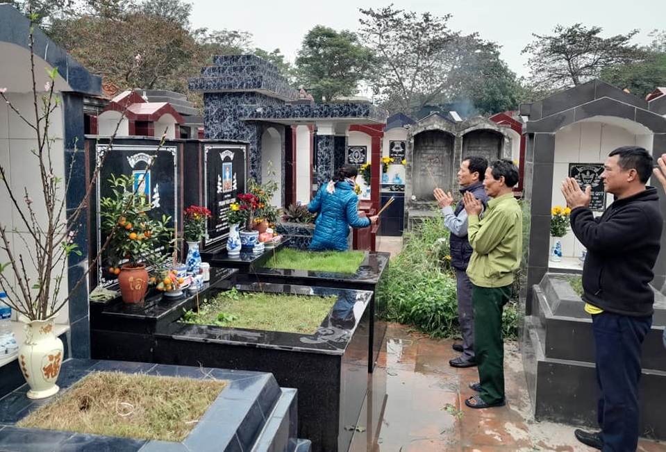 Tảo mộ cuối năm là đạo lý “chim có tổ, người có tông” của người Việt