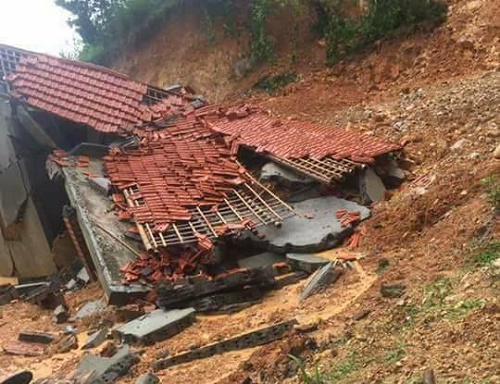 Sập nhà do sạt lở đất, 3 người tử vong tại Thanh Hóa » Kinh Tế Nông Thôn
