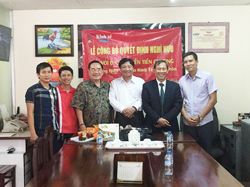 Trao quyết định nghỉ hưu cho nhà báo Nguyễn Tiến Chương, Phó tổng biên tập Báo Kinh tế nông thôn
