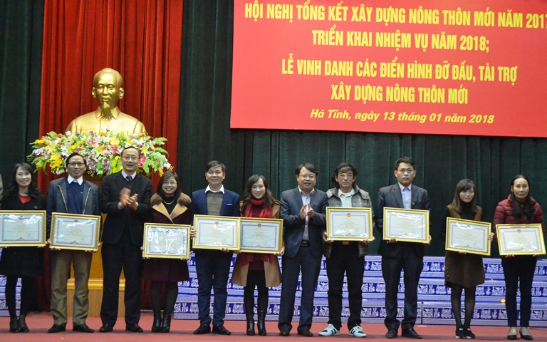Báo KTNT được Chủ tịch tỉnh Hà Tĩnh tặng bằng khen vì có thành tích xuất sắc về tuyên truyền XDNTM