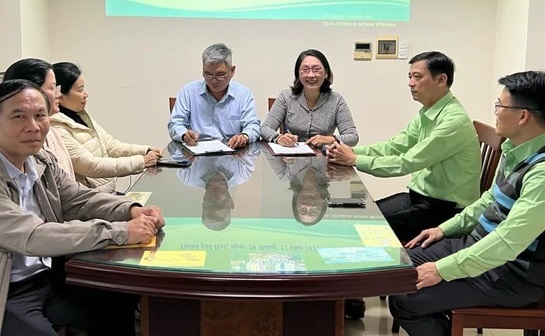 Đại diện Hội Nông dân và Phòng Kinh tế TP. Huế (Thừa Thiên Huế) vừa tổ chức ký kết quy chế phối hợp hoạt động.