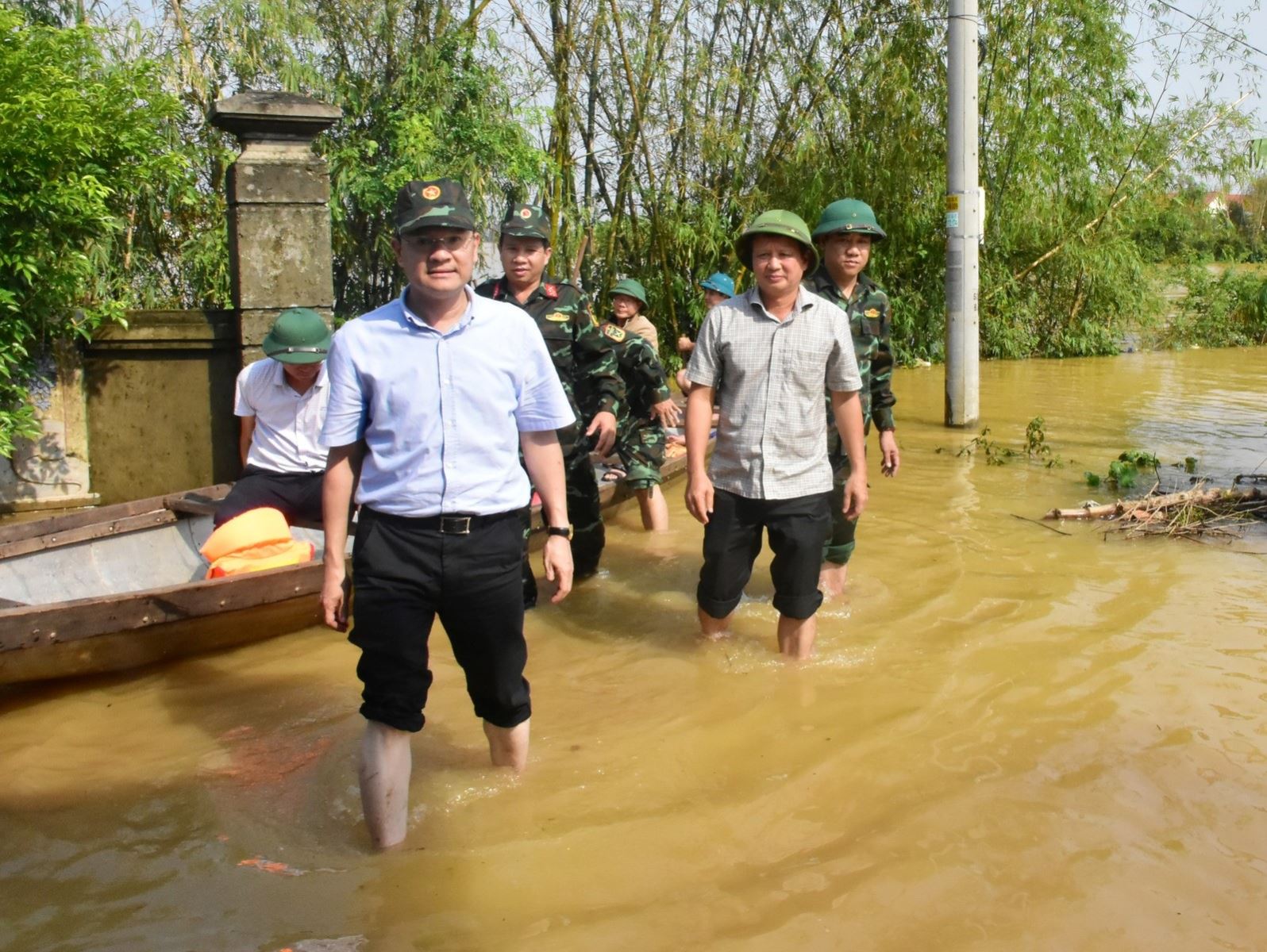 Bí thư Tỉnh ủy Thừa Thiên- Huế yêu cầu các địa phương khẩn trướng khắc phục sau mưa lũ, giúp người dân sớm ổn định cuộc sống.