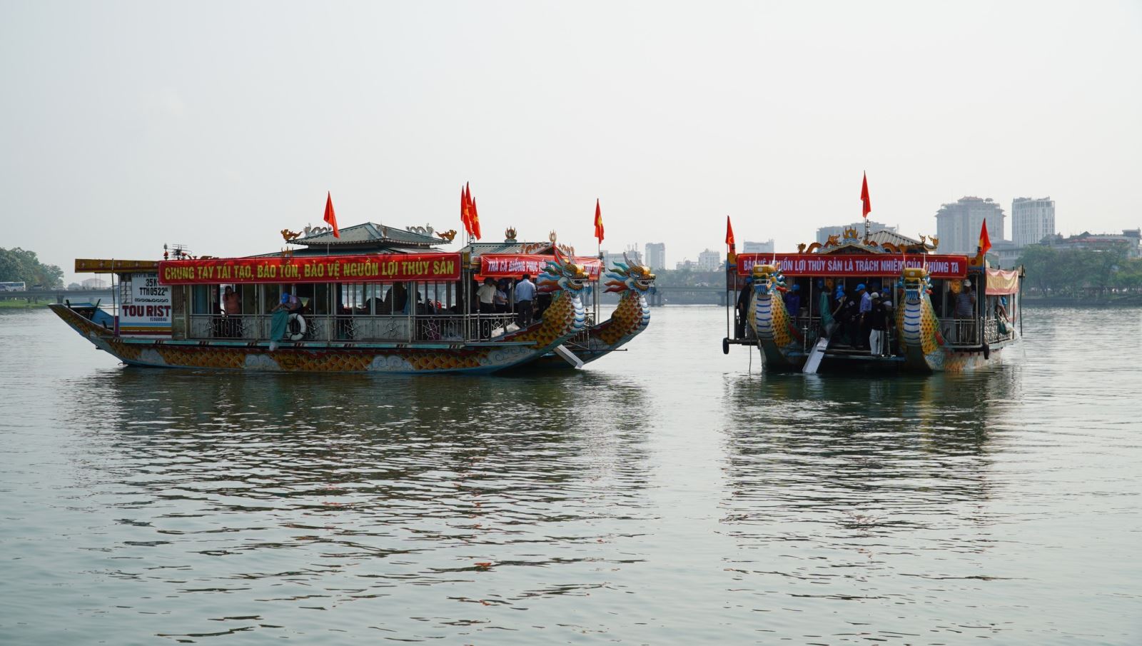 Hàng năm tỉnh Thừa Thiên- Huế phát động nhiều buổi Lễ thả cá, tôm và các giống loài thủy sản vào các thủy vực nhằm bảo vệ nguồn lợi thủy sản và môi trường thủy sinh.