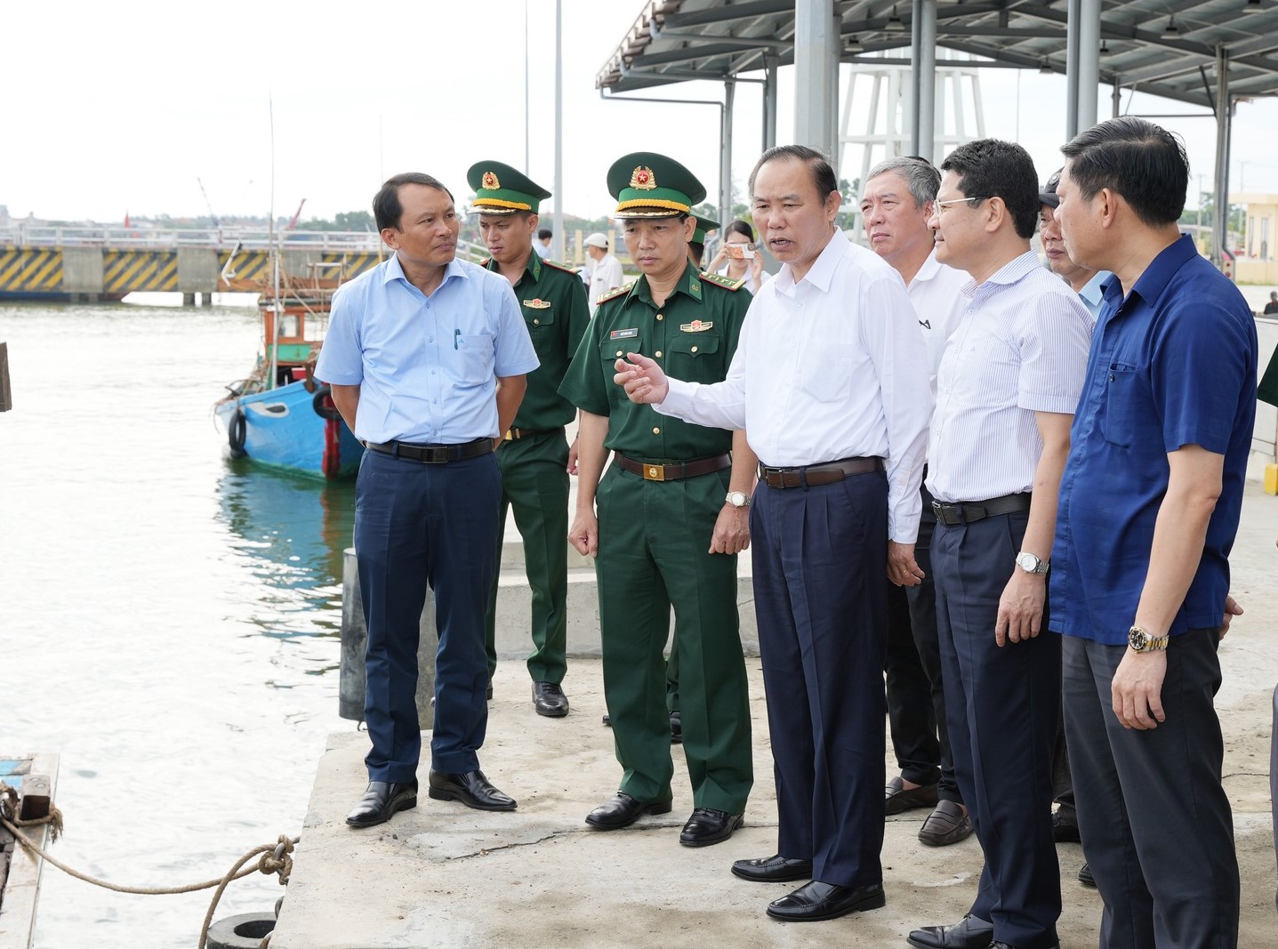 Đoàn công tác của Bộ NN-PTNT do Thứ trưởng Phùng Đức Tiến làm trưởng đi kiểm tra, làm việc với tỉnh Thừa Thiên- Huế về chống khai thác IUU.