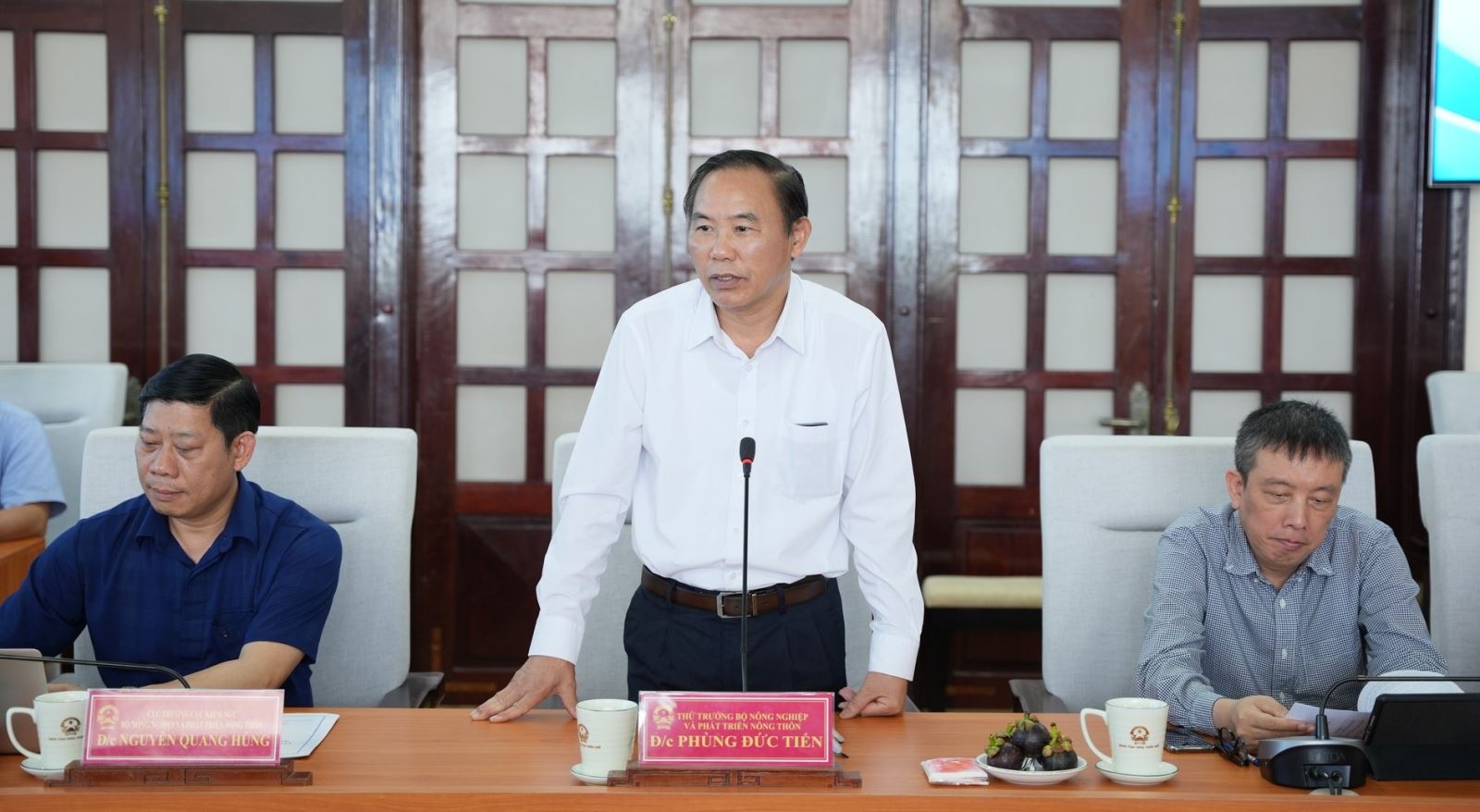 Thứ trưởng Bộ NN-PTNT Phùng Đức Tiến đề nghị tỉnh Thừa Thiên- Huế cần phải triển khai quyết liệt và đồng bộ hơn nữa các giải pháp để đáp ứng yêu cầu, khắc phục những khuyến nghị của EC.