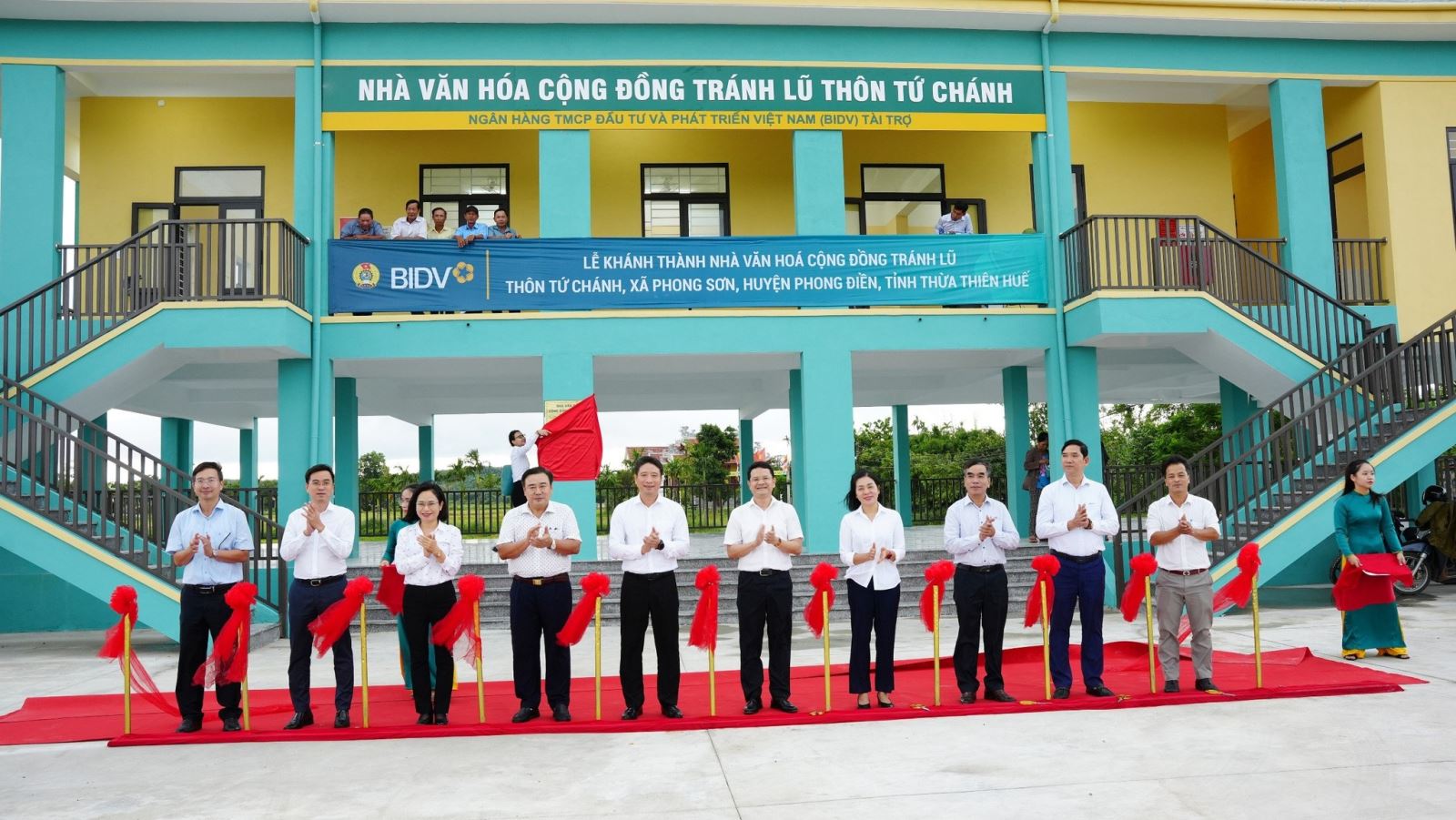Ngân hàng BIDV tổ chức khánh thành và trao tặng 02 công trình Nhà văn hóa cộng đồng tránh lũ tại huyện Phong Điền. 