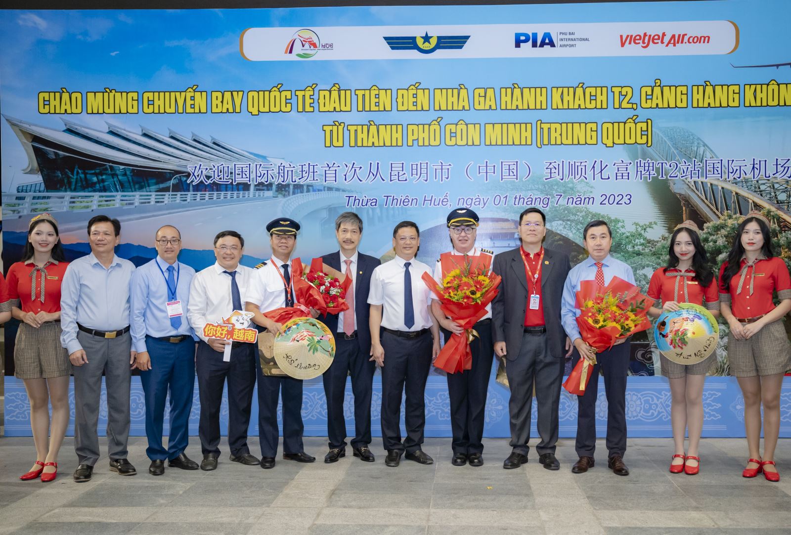 Tỉnh Thừa Thiên- Huế phối hợp cùng Công ty Cổ phần Hàng không Vietjet đón chuyến bay quốc tế đầu tiên tại Nhà ga T2 - Cảng Hàng không quốc tế Phú Bài.