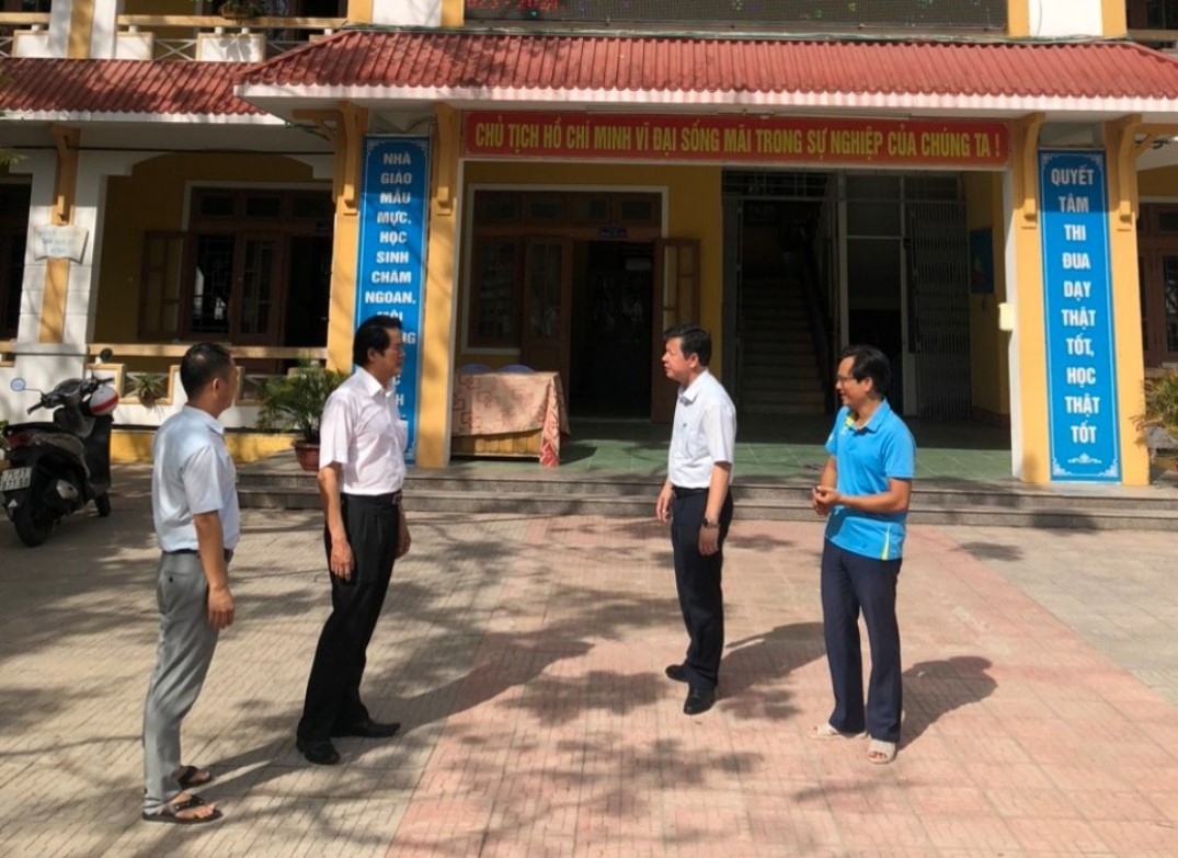 Đoàn kiểm tra của Sở GD&ĐT Thừa Thiên- Huế kiểm tra công tác chuẩn bị vào năm học mới tại các trường học trên địa bàn.