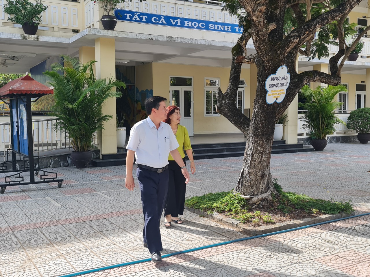 Ông Nguyễn Tân, Giám đốc Sở GD&ĐT tỉnh Thừa Thiên- Huế đã đánh giá cao công tác chuẩn bị cho năm học mới tại các trường.