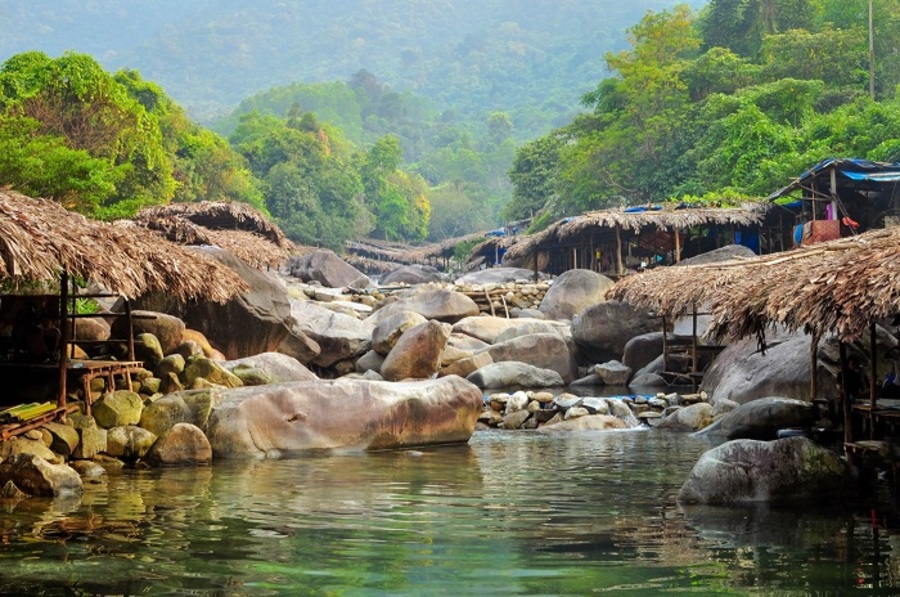 Khu du lịch Suối Voi nổi tiếng bởi vẻ đẹp thiên nhiên thơ mộng ở Huế.