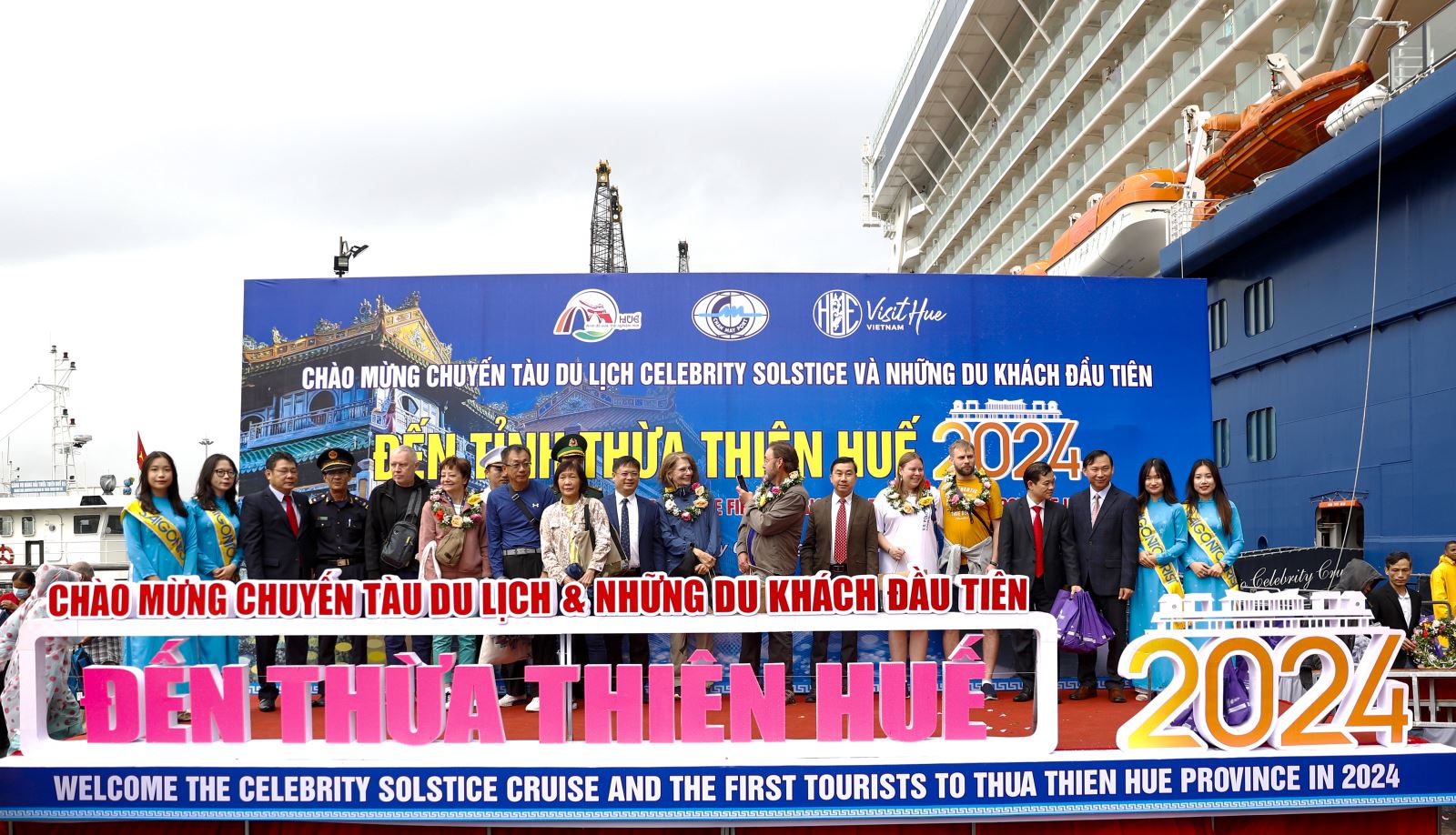 Tỉnh Thừa Thiên Huế tổ chức chương trình đón chuyến tàu du lịch và những du khách đầu tiên bằng đường hàng hải năm 2024.