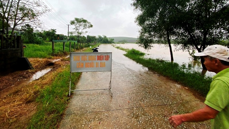 Mưa lớn kéo dài gây ngập cục bộ nhiều nơi ở Thừa Thiên- Huế.