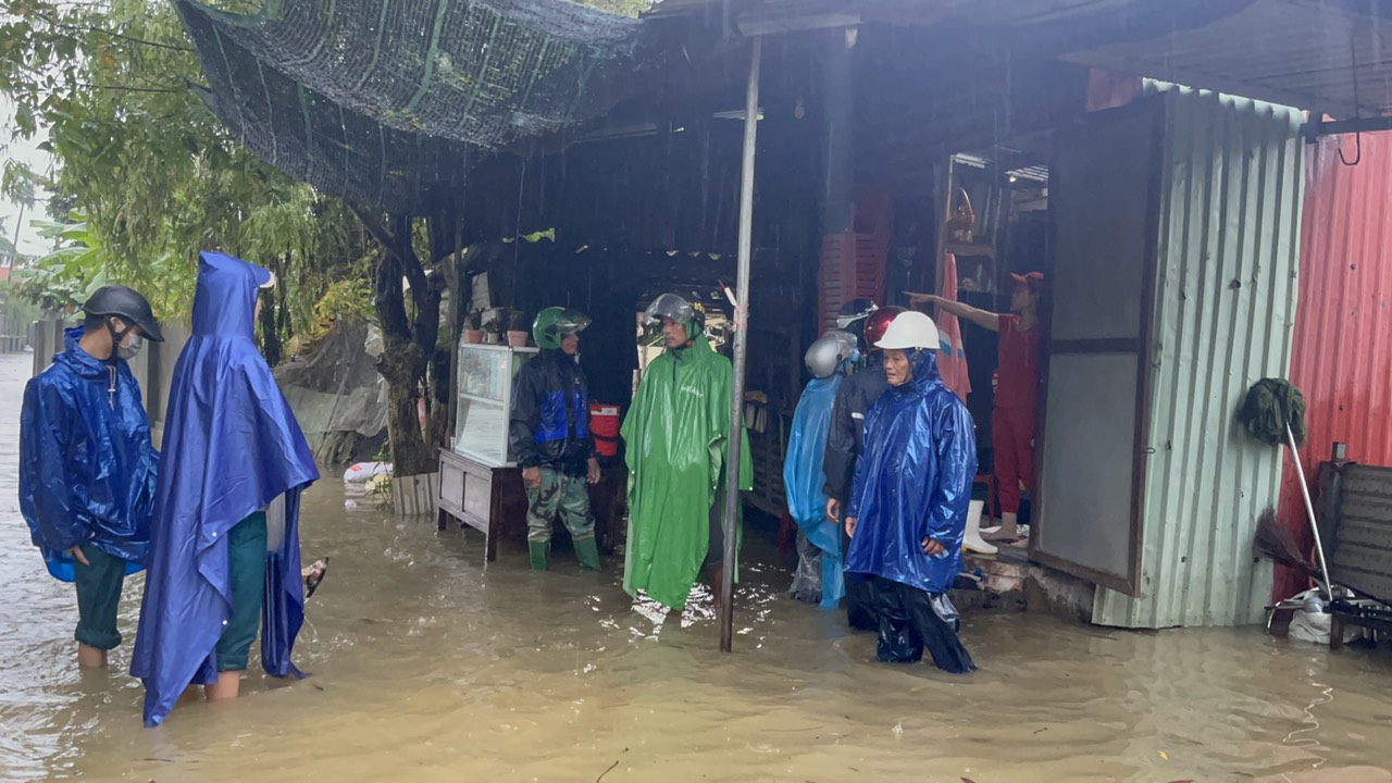 Hơn 37 ngàn dân tại các khu vực nguy cơ sạt lở đất và ngập lụt đã được sơ tán đến nơi trú ẩn an toàn.