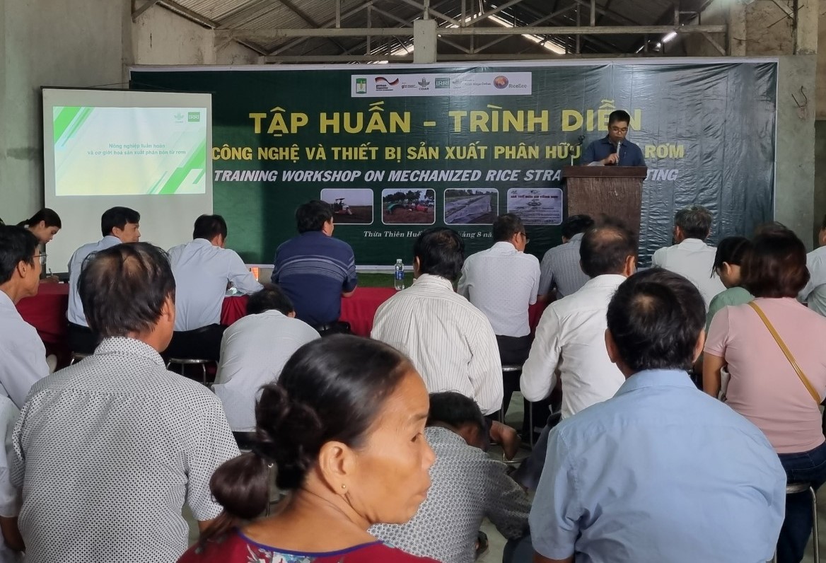 Chương trình tập huấn, trình diễn xử lý và sử dụng rơm rạ theo hướng nông nghiệp tuần hoàn tại Hợp tác xã Nông nghiệp An Lỗ, xã Phong Hiền, huyện Phong Điền, tỉnh Thừa Thiên- Huế.