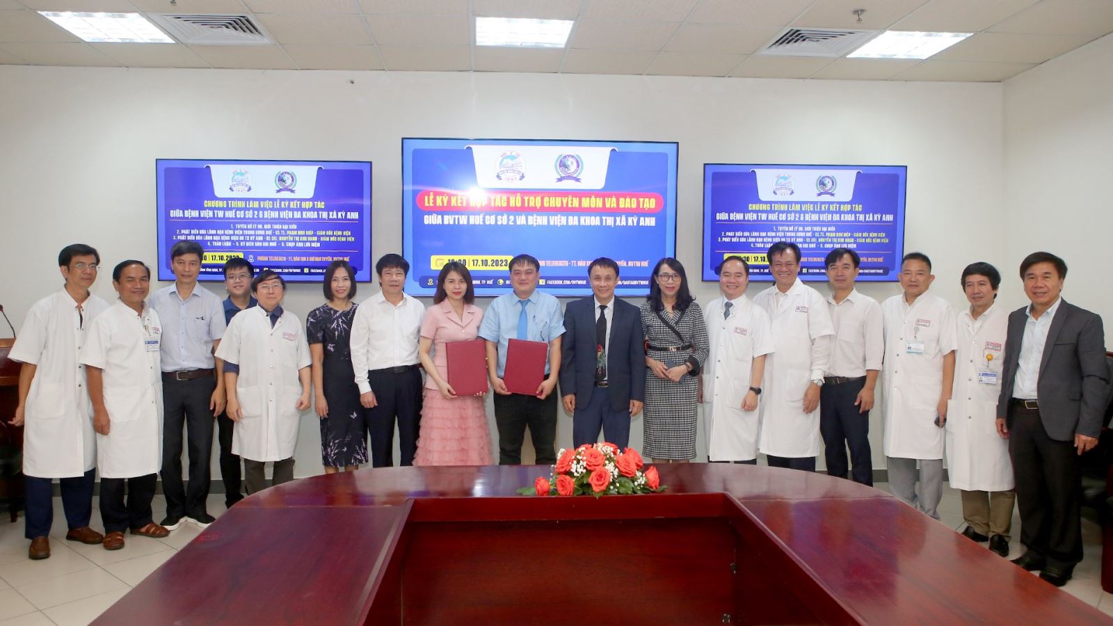 Hàng năm, BV TW Huế đã chuyển giao hàng trăm kỹ thuật, góp phần nâng cao chất lượng khám chữa bệnh cho các bệnh viện tuyến dưới khu vực miền Trung - Tây Nguyên và cả nước.