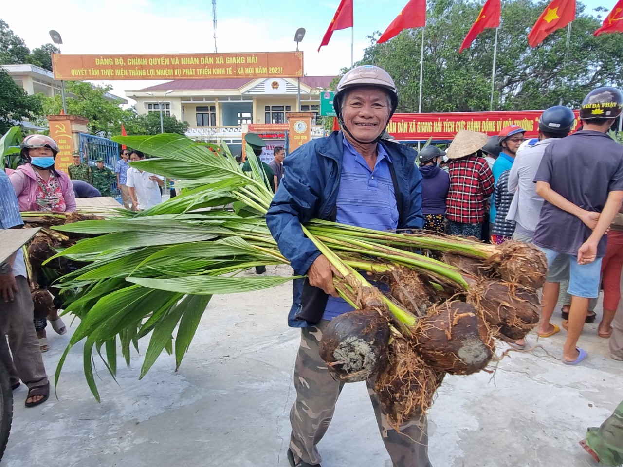 Xã Giang Hải Sau đã tiến hành nghiên cứu thổ nhưỡng và khí hậu tại địa phương và kêu gọi mạnh thường quân hỗ trợ các loại cây giống phù hợp để trồng.