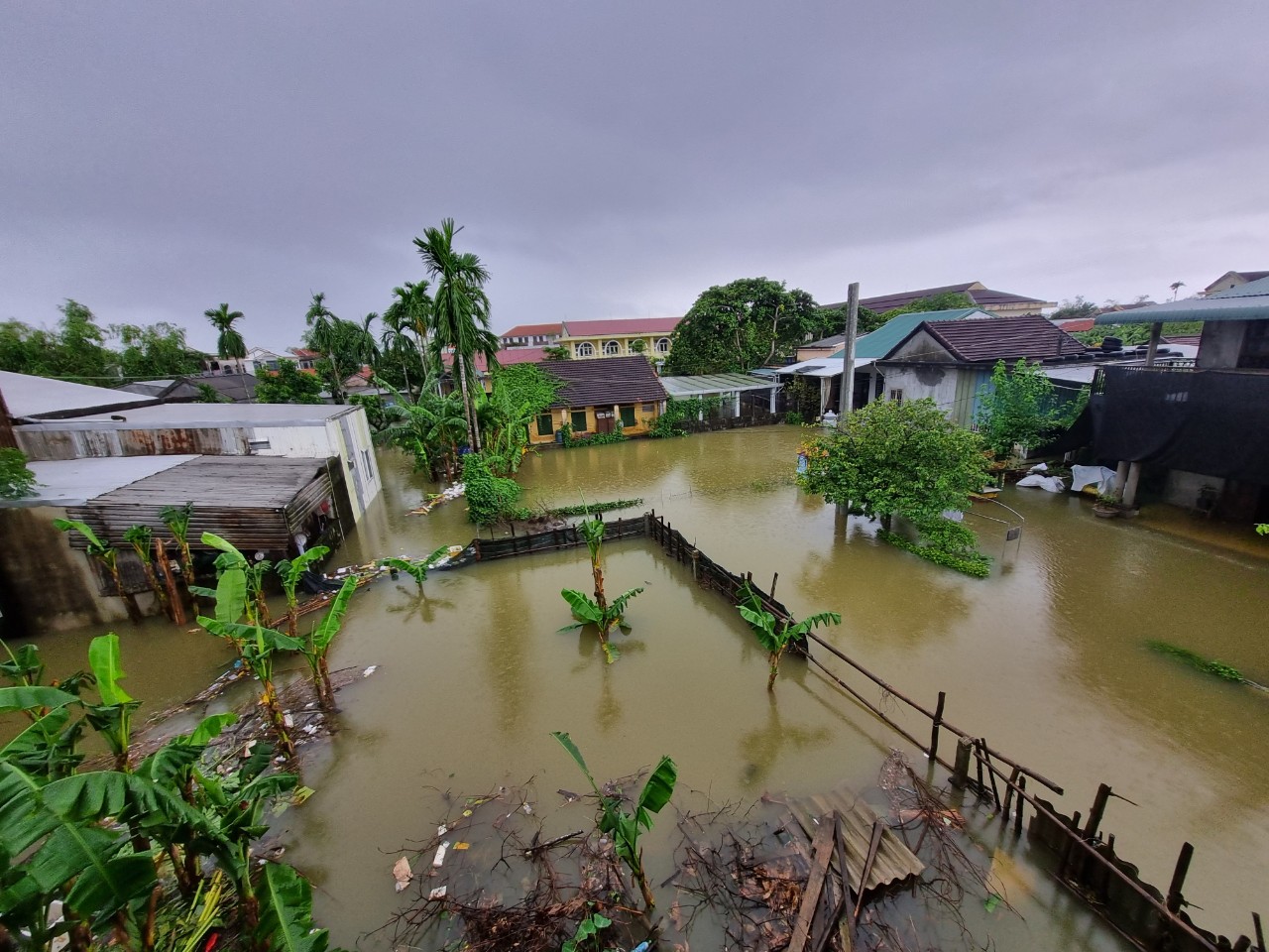 Mưa lớn kéo dài gây ngập úng nghiêm trọng ở Thừa Thiên- Huế.