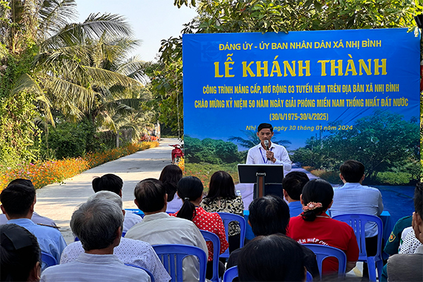 Ông Nguyễn Thanh Tịnh, Phó chủ tịch UBND xã Nhị Bình, phát biểu tại buổi Lễ