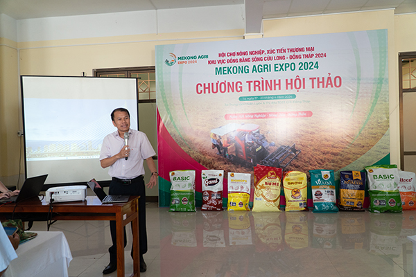 Ông Nguyễn Văn Mười, Phó trưởng văn phòng phía nam, Hội Làm vườn Việt Nam phát biểu tại Hội thảo