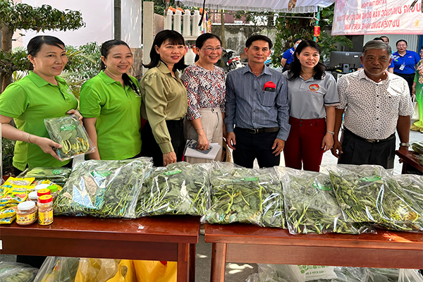 Hội viên trong HTX SX TM DV rau sạch Gap (RASAFOOD), xã Thới Tam Thôn, huyện Hóc Môn, TP. HCM.