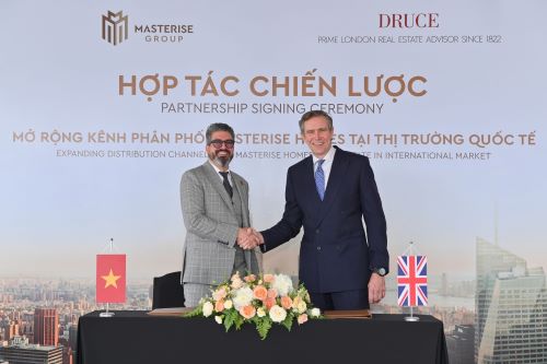 Ông Robert Bartlett, CEO Druce toàn cầu trong buổi ký kết cùng Masterise Group nhằm phân phối bất động sản Việt Nam ra toàn cầu. Ảnh: Druce