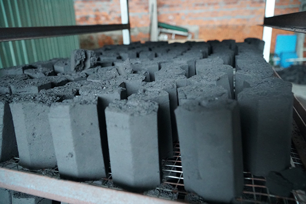 Sản phẩm than không khói được làm từ gáo dừa