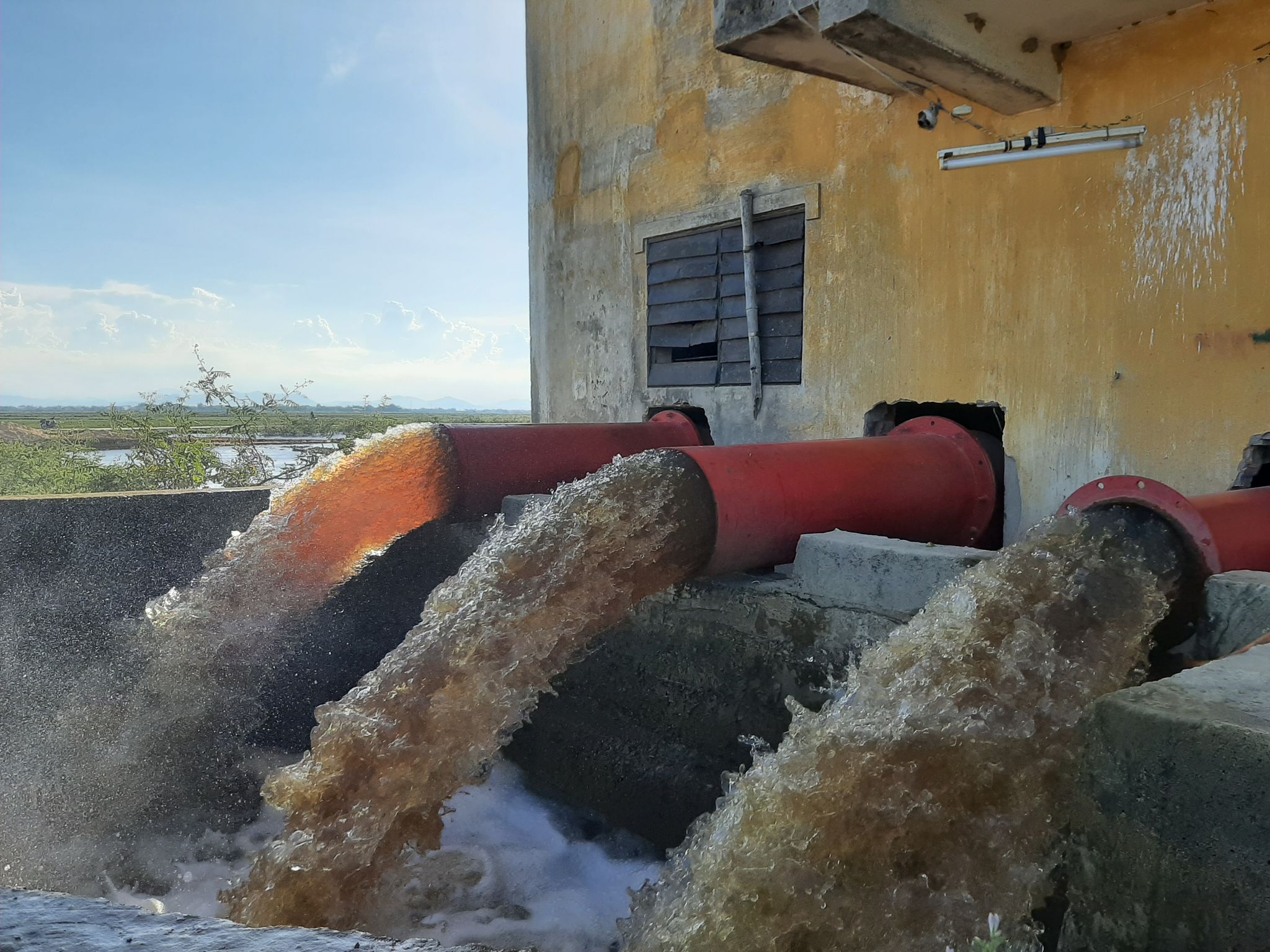 Huyện Phú Vang triển khai nhiều giải pháp để ứng phó với hạn hạn, thiếu nước và xâm nhập mặn.