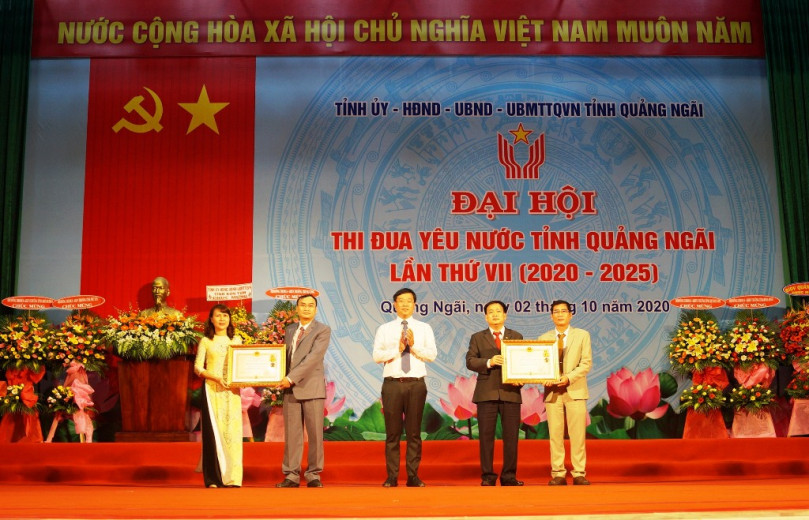 Trao tặng Huân chương Độc lập hạng Ba cho UBMTTQVN tỉnh Quảng Ngãi và Ủy ban Kiểm tra Tỉnh ủy
