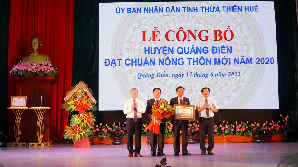 Huyện Quảng Điền đón nhận nông thôn mới.