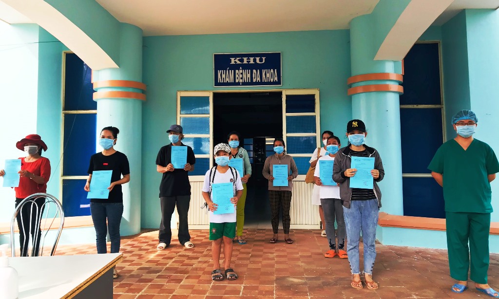 9 bệnh Covid-19 ở Quảng Ngãi xuất viện sáng 16/7/2021 (ảnh: BS Bệnh viện Điều trị bệnh nhân Covid-19 (cơ sở 1) tỉnh Quảng Ngãi)