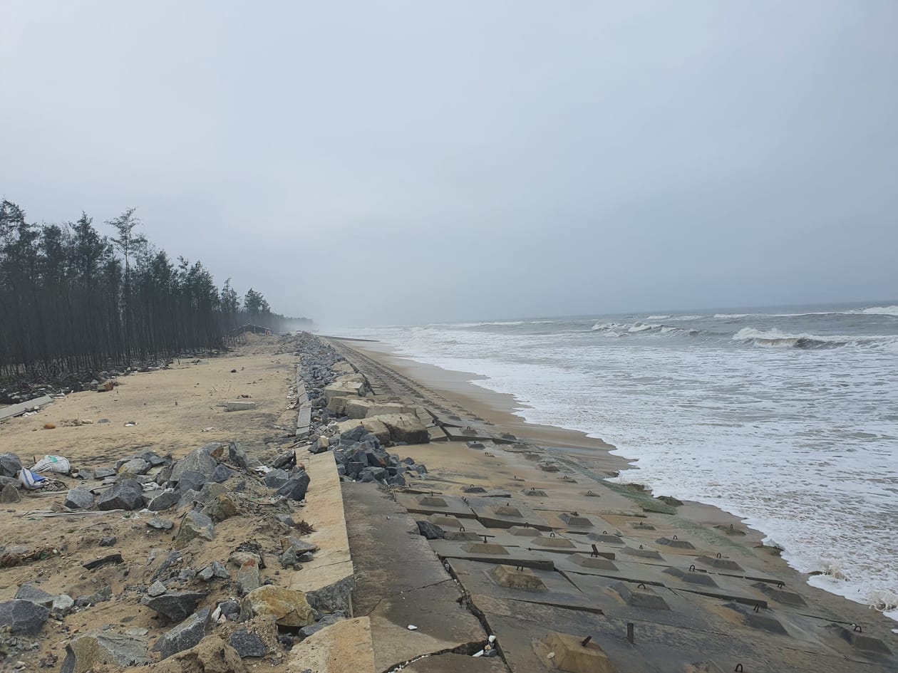 Ban QLDA Đầu tư xây dựng công trình Nông nghiệp và PTNT tỉnh Thừa Thiên - Huế đã có báo cáo một số thông tin liên quan dự án “Kè chống sạt lở bờ biển khẩn cấp đoạn Thuận An – Tư Hiền”.