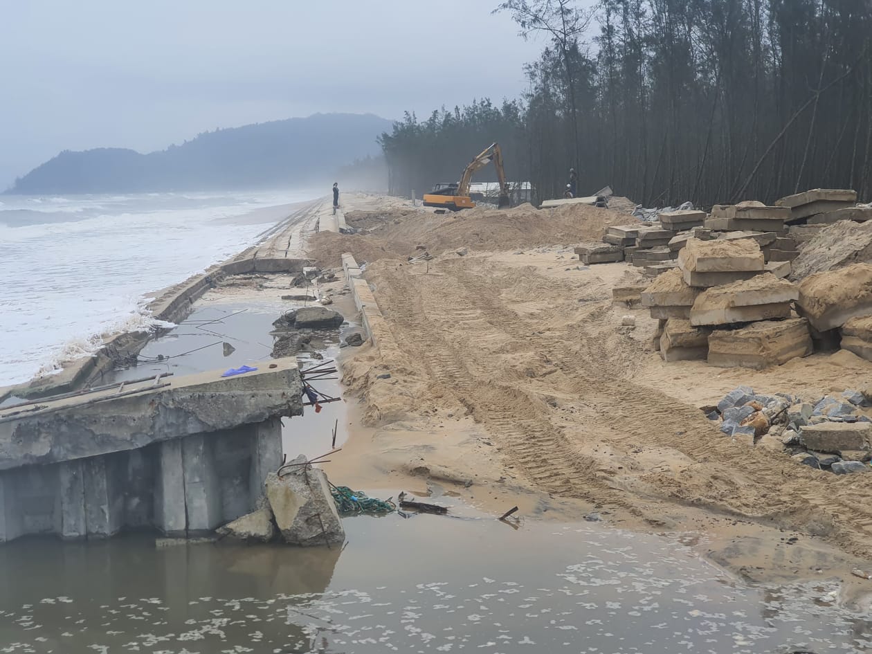 Đơn vị Bảo hiểm thống nhất chi trả thiệt hại do bão số 13 gây ra tại dự án “Kè chống sạt lở bờ biển khẩn cấp đoạn Thuận An – Tư Hiền”.