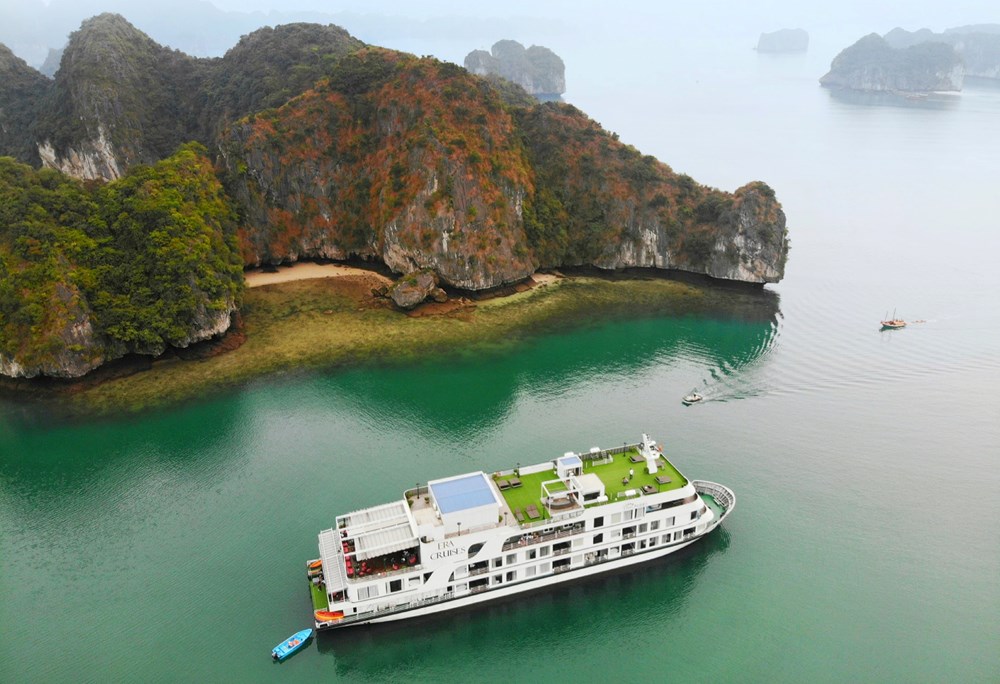 Vịnh Lan Hạ - Cát Bà, Hải Phòng.