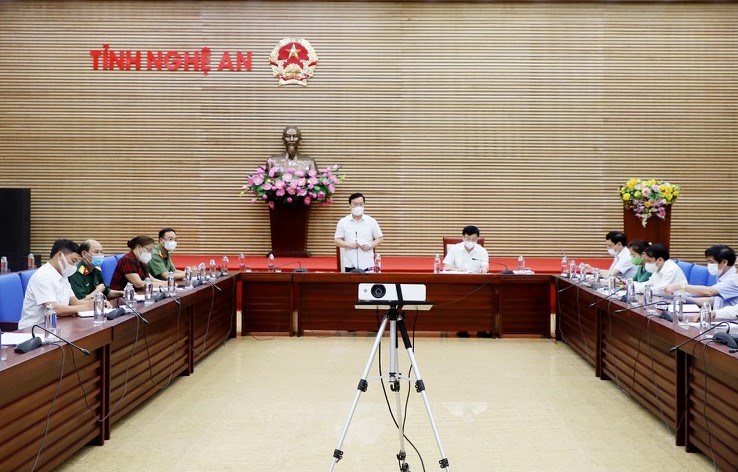 Chủ tịch UBND tỉnh Nghệ An Nguyễn Đức Trung quyết định giãn cách xã hội toàn TP Vinh.