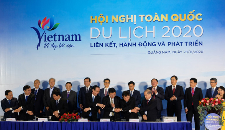 Ký kết hợp tác liên kết, phát triển du lịch giữa Hà Nội, TP. Hồ Chí Minh và 5 tỉnh, thành thuộc Vùng kinh tế trọng điểm miền Trung.
