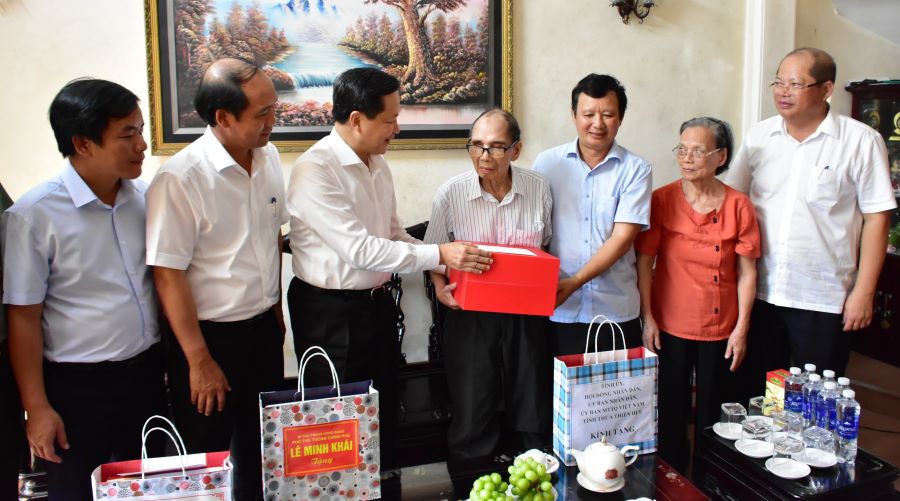 Phó Thủ tướng Lê Minh Khái đánh giá cao nỗ lực của địa phương trong việc chăm sóc thương bệnh binh, người có công.