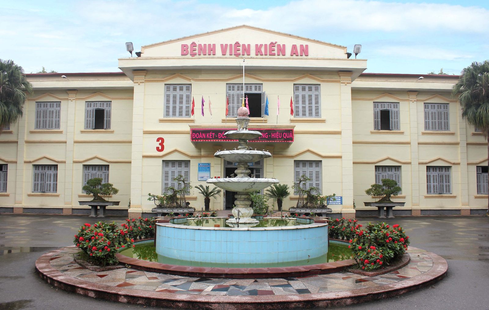 Bệnh viện Kiến An được  trưng dụng làm bệnh viện dã chiến.