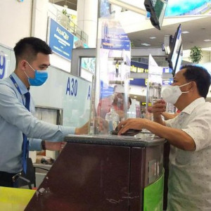 Mở lại đường bay nội địa, Hà Nội có làm khó hành khách?