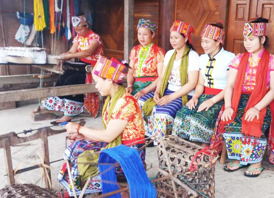 Làng nghề dệt thổ cẩm xã Na Loi, huyện Kỳ Sơn