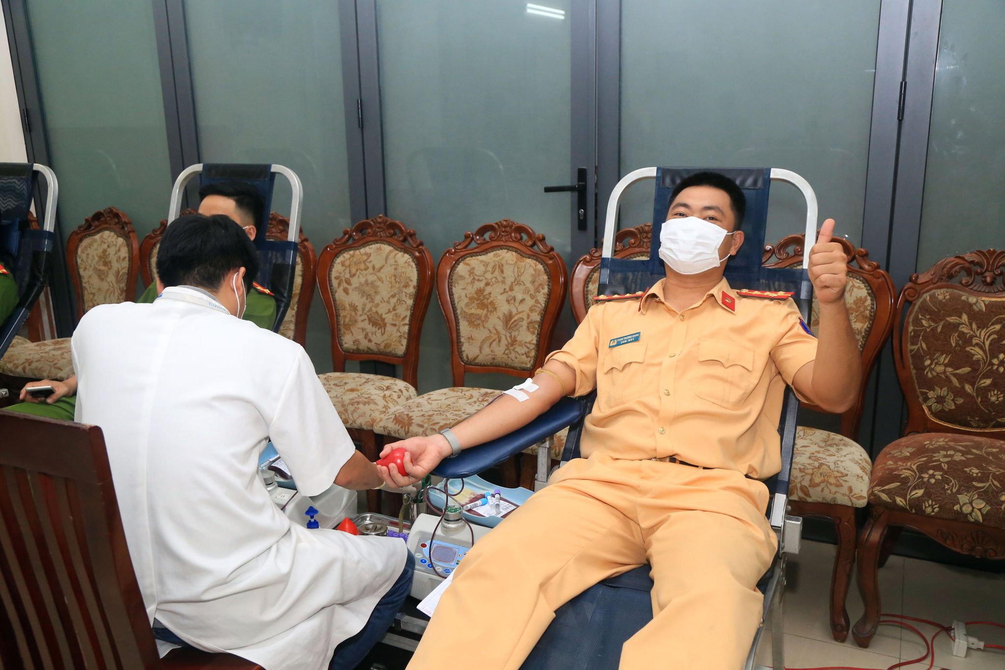 Hơn 200 đoàn viên, thanh niên Công an tỉnh Thừa Thiên - Huế tham gia hiến máu tình nguyện.