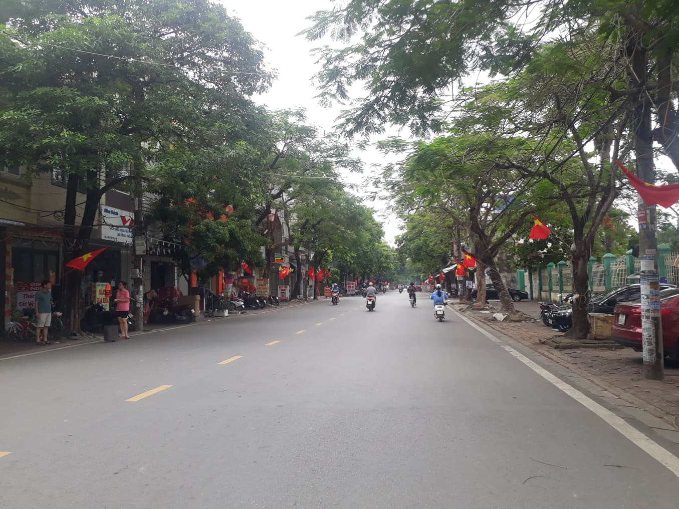 Khắp các đường phố của Hải Phòng được trang trí cờ… tại không khí vui tươi cho ngày hội non sông.